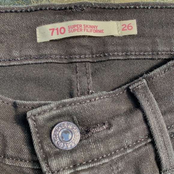 woman’s levi’s - Picture 4 of 4